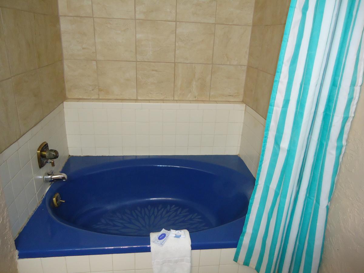 Budget Inn לאוטון מראה חיצוני תמונה
