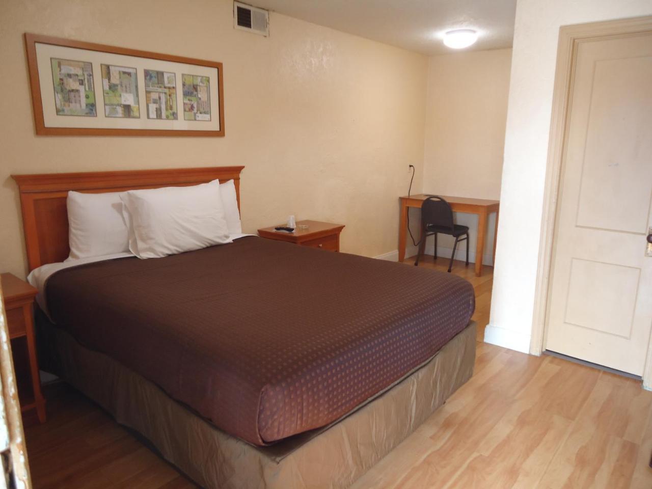 Budget Inn לאוטון מראה חיצוני תמונה