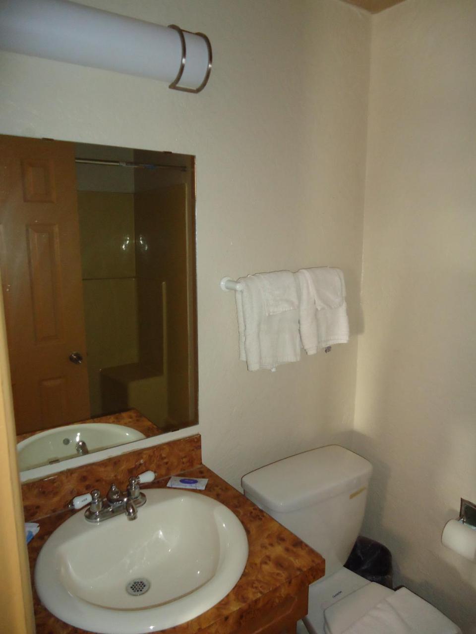 Budget Inn לאוטון מראה חיצוני תמונה