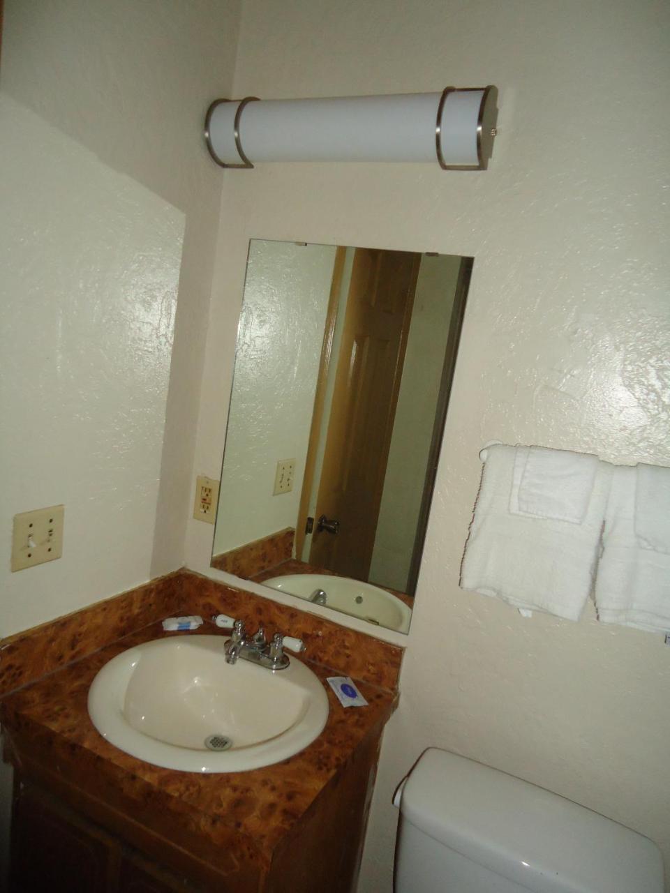Budget Inn לאוטון מראה חיצוני תמונה